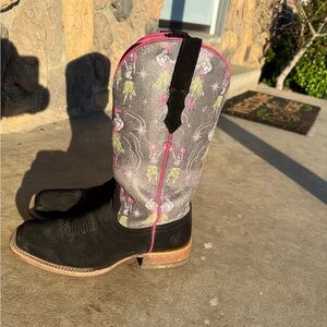 Women’s size 10 Black and Pink Ariat boots